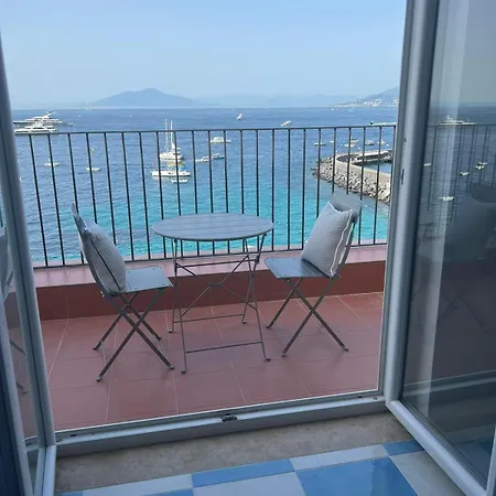 Apartment Mama' Capri